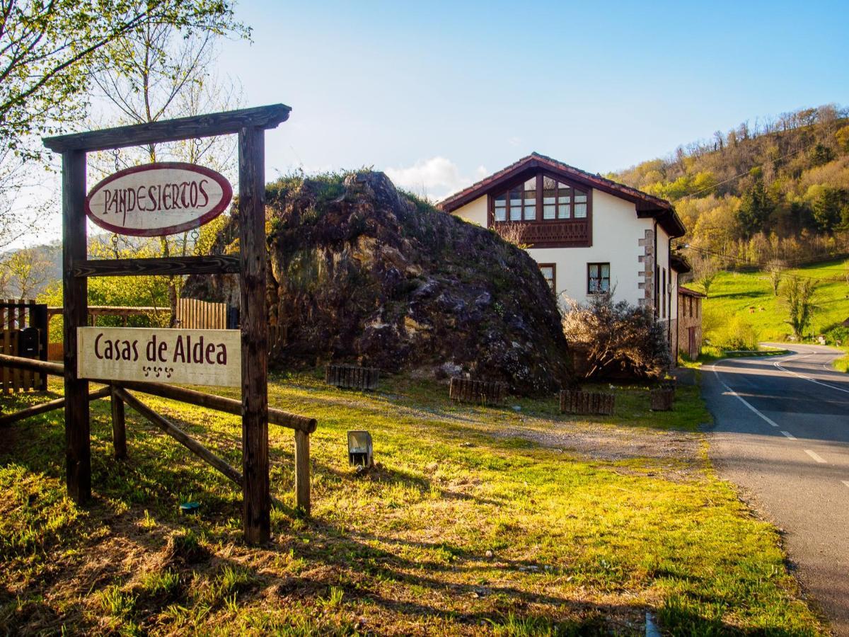 Casas Rurales Pandesiertos กังกัส เด โอนิส ภายนอก รูปภาพ