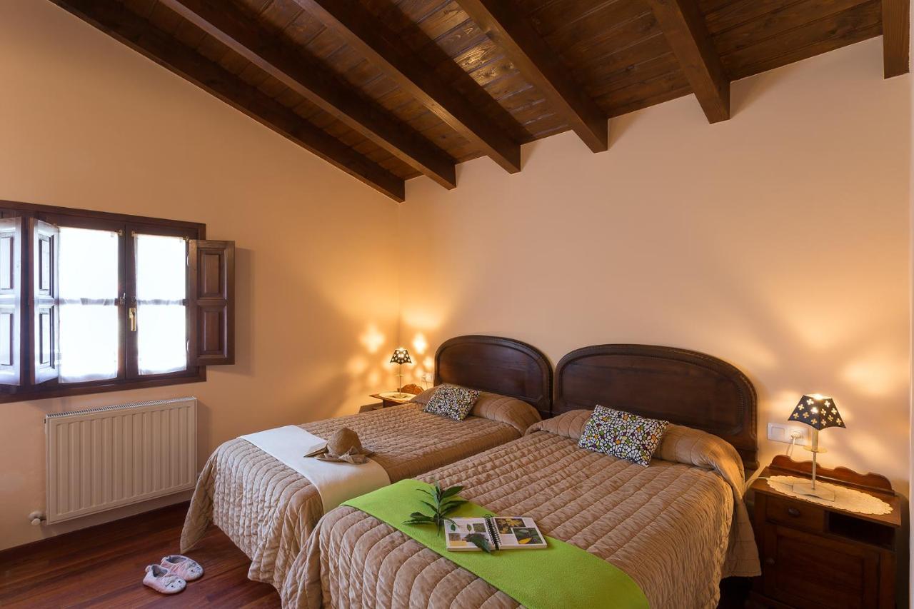Casas Rurales Pandesiertos กังกัส เด โอนิส ภายนอก รูปภาพ