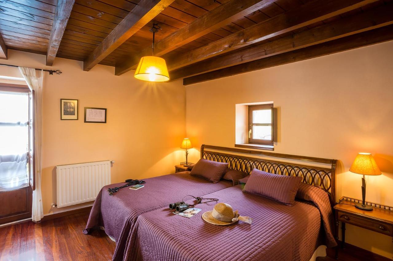 Casas Rurales Pandesiertos กังกัส เด โอนิส ภายนอก รูปภาพ
